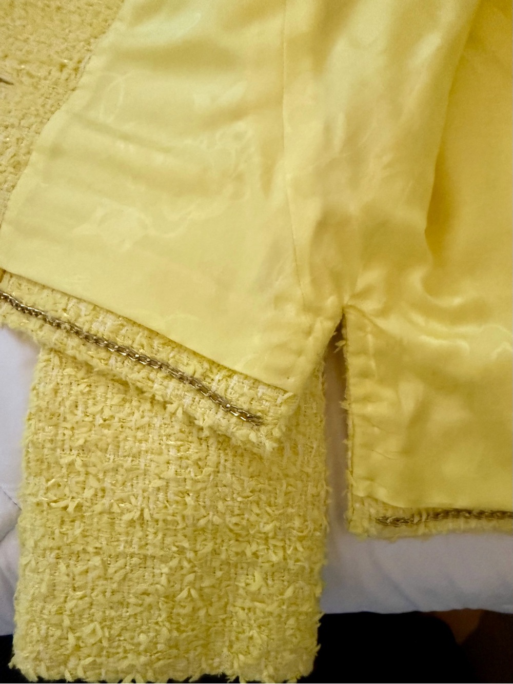 CHANEL Spring 2011 Yellow Boucle’ Tweed Skirt Suit - Picture 4 of 12
